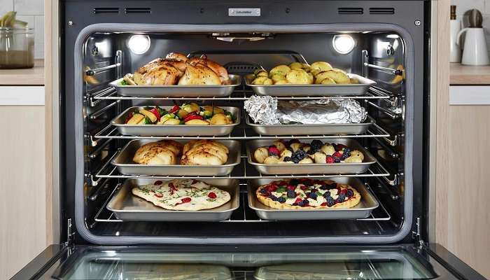 Подробнее о статье Использование духовки для нескольких блюд сразу