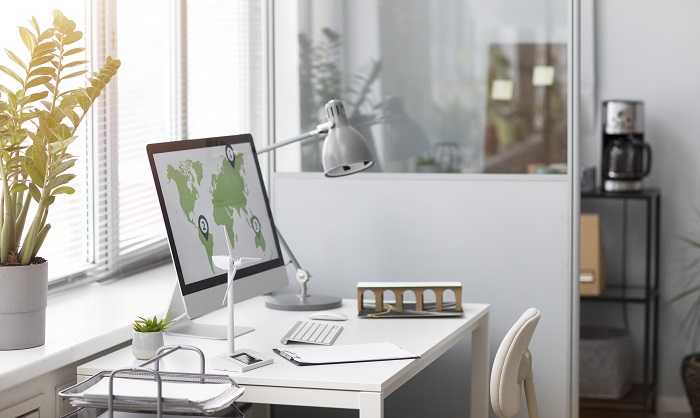 Организация рабочего пространства для минимизации отвлекающих факторов Минималистичное и организованное рабочее место для концентрации